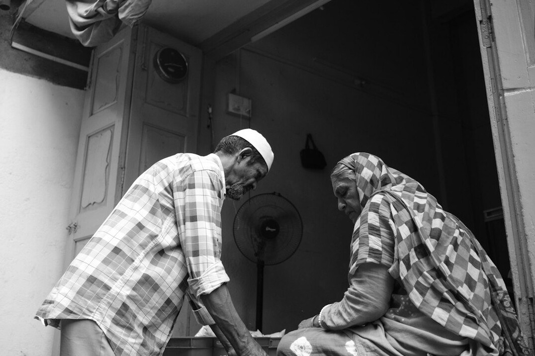senior neighbors helping each other