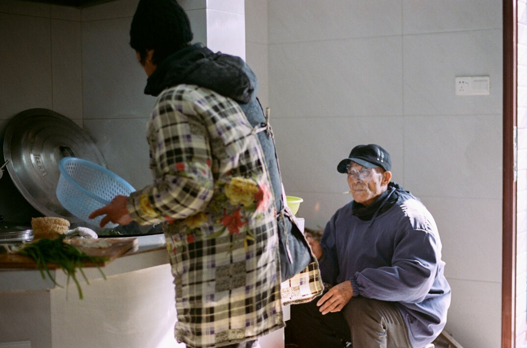 Seniors cooking together in a community kitchen