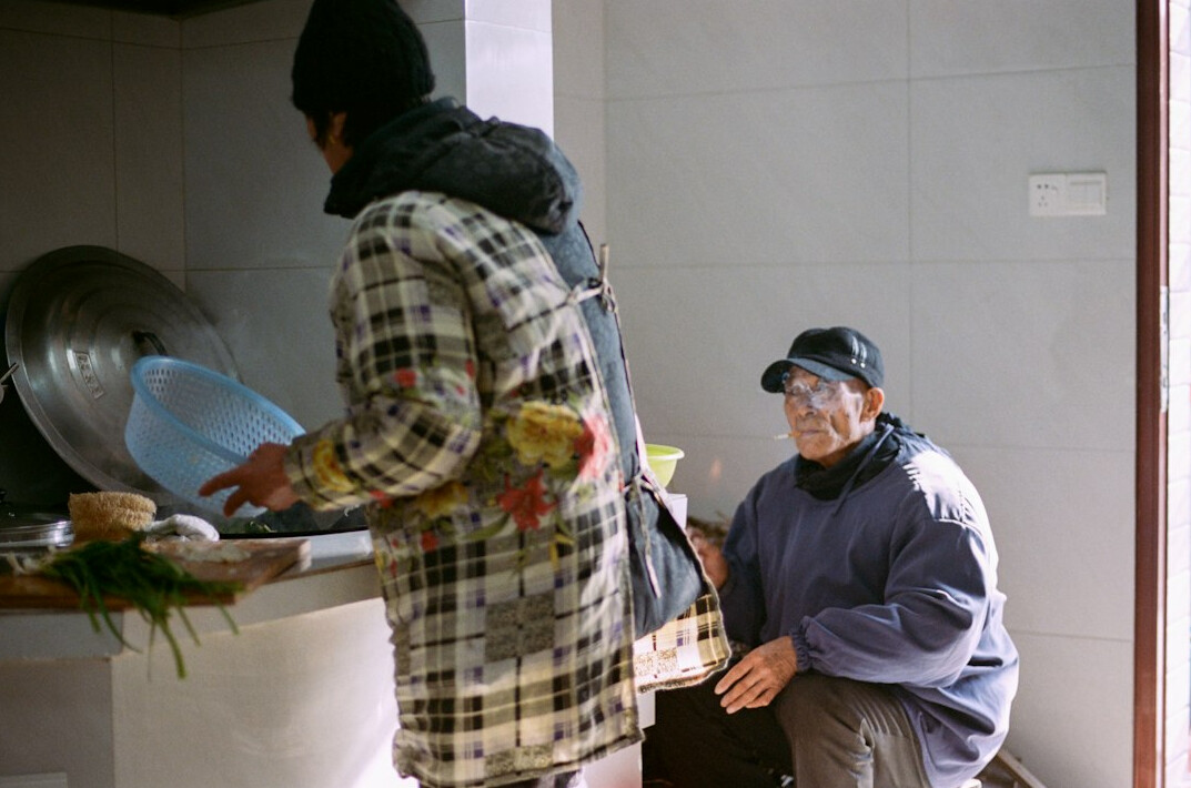 senior neighbors helping each other
